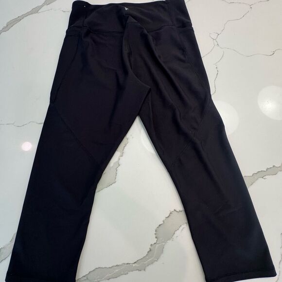 Black High-Waisted Leggings - Picture 2 of 6